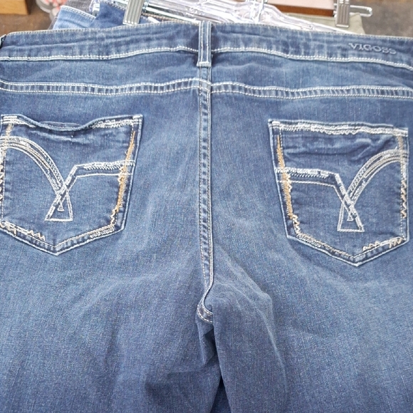 Blue Cropped Ankle Jeans with Raw Hem - Picture 7 of 8